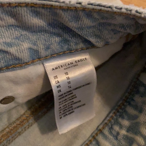 AMERICAN EAGLE distressed cut off shorts - Picture 3 of 4